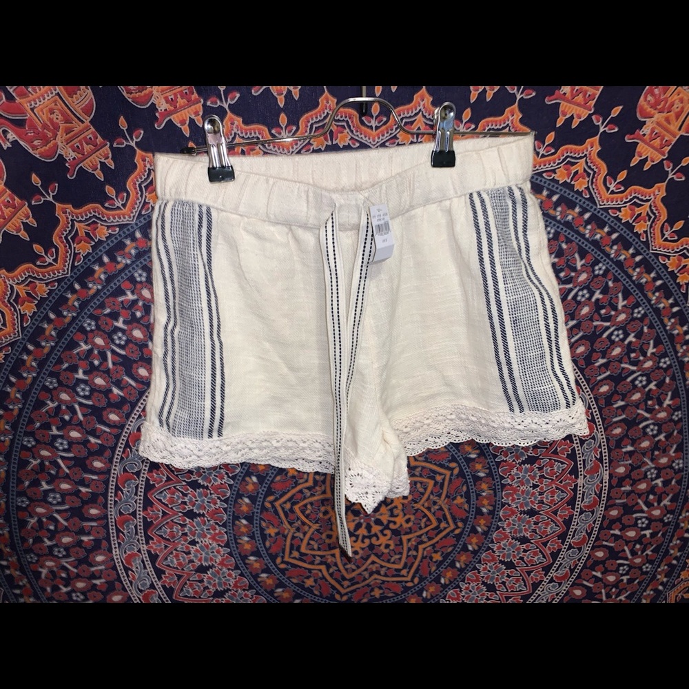 Aerie cream shorts